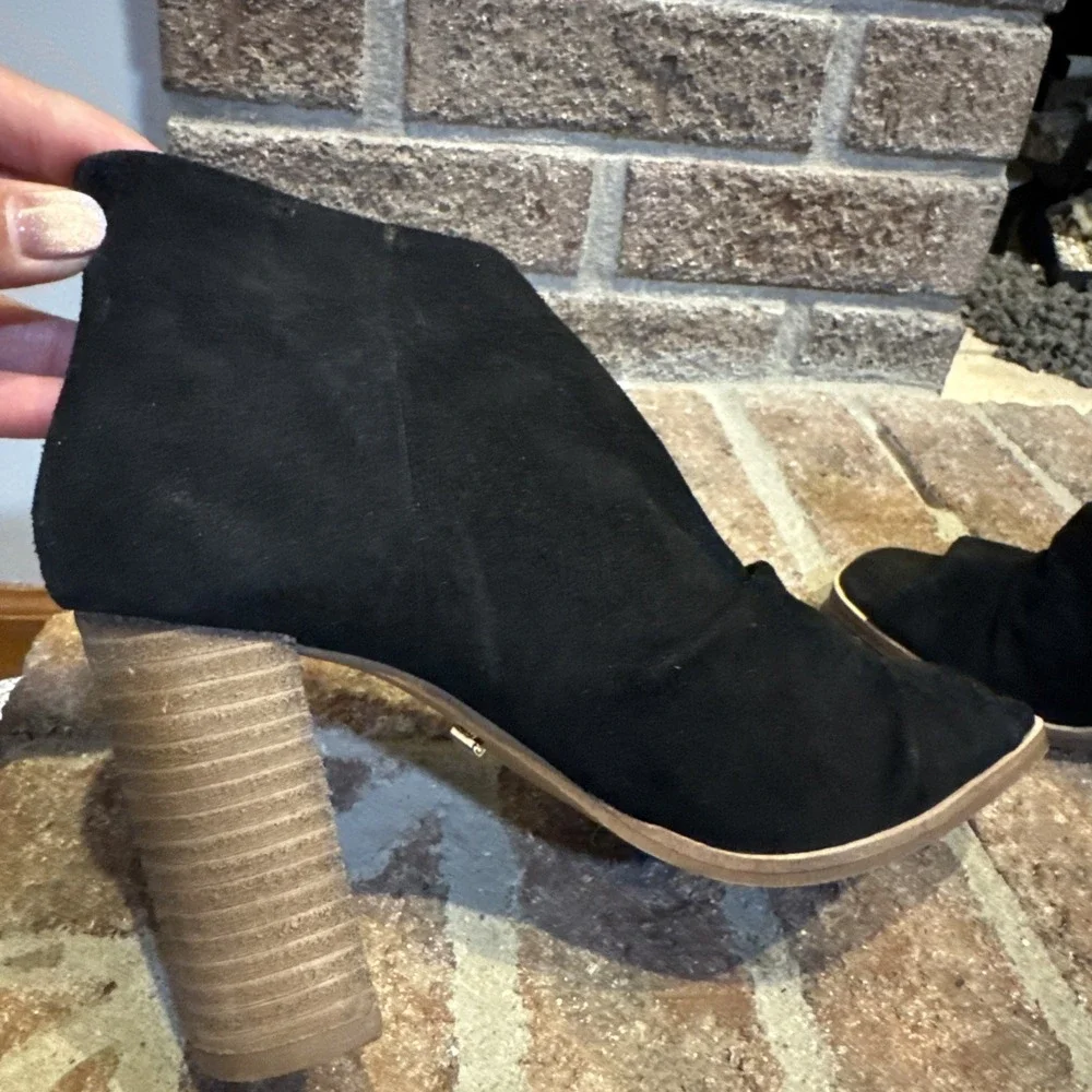 42 Gold Womens Open Toe Bootie Size 6.5 Black Suede Block Heel Slouchy